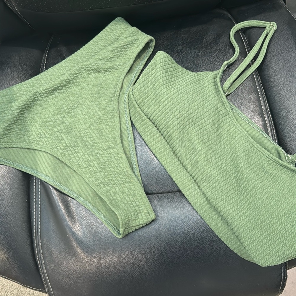 bikini green Medium straight top straps